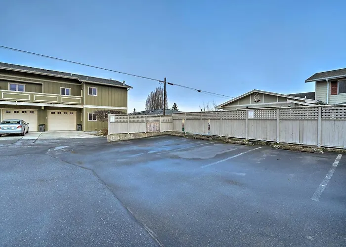 Apartment W/ Gas Fireplace ~ 1/2 Mi To Beach!