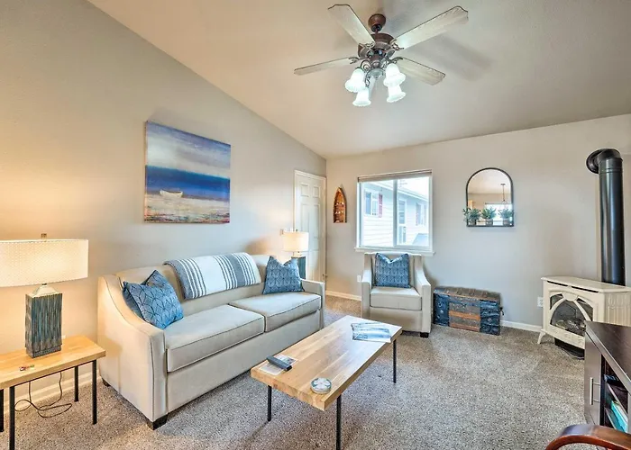 Anacortes Condo ~ 1 Mi To Marina & Fidalgo Bay!